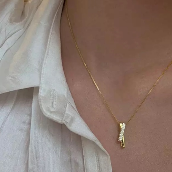 ⚡️Insta gold plated bar cross necklace - Picture 2 of 3